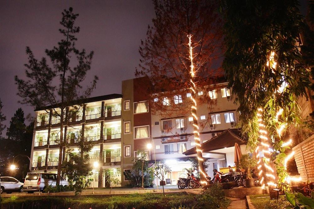 Hotel Lotus Bandung Bagian luar foto