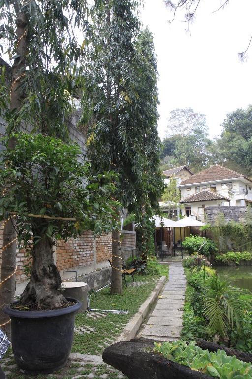 Hotel Lotus Bandung Bagian luar foto