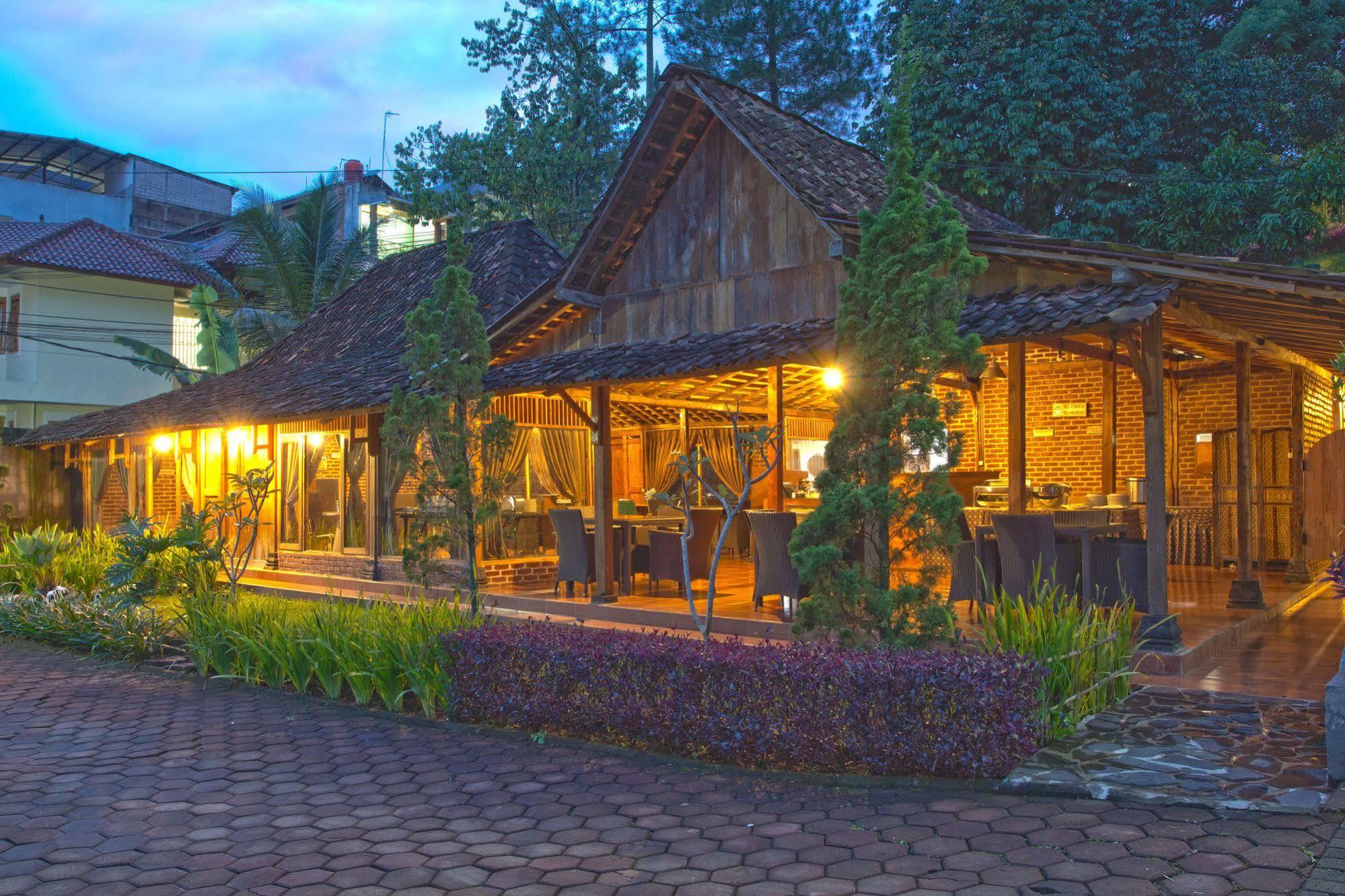 Hotel Lotus Bandung Bagian luar foto