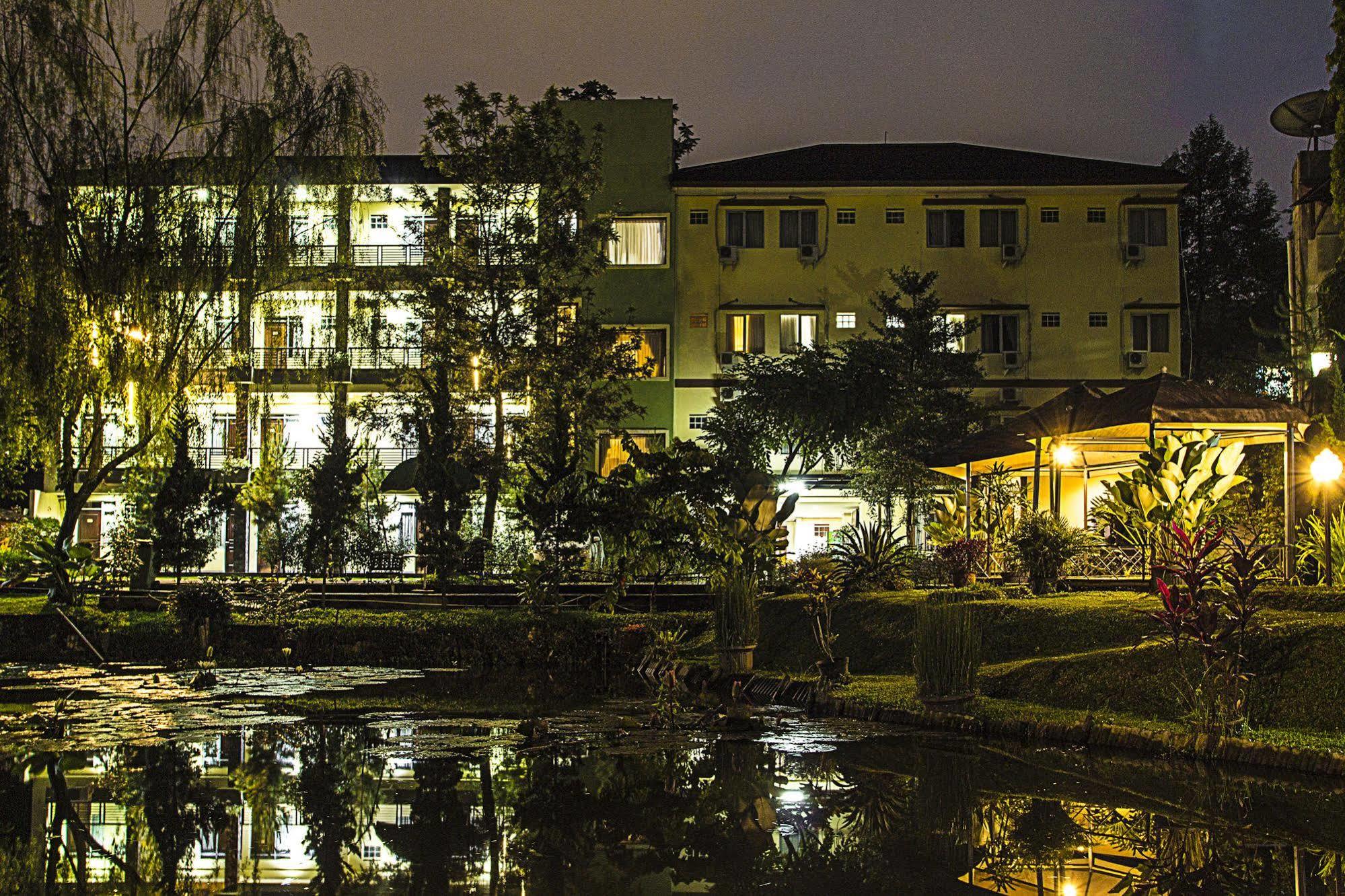 Hotel Lotus Bandung Bagian luar foto